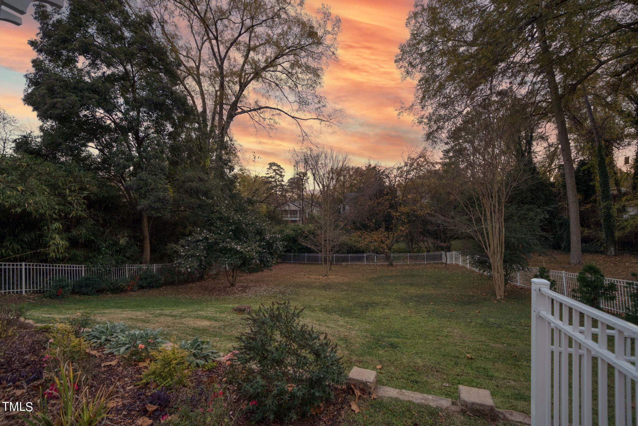 2206 Anderson Drive Raleigh, NC 27608 - Photo 76 of 79 Twilight 2206 Anderson (10)