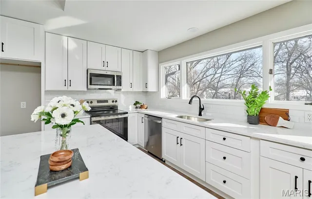 $340,000 | 17 Christine Drive, St. Peters, MO 63376