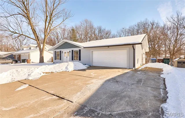 $340,000 | 17 Christine Drive, St. Peters, MO 63376