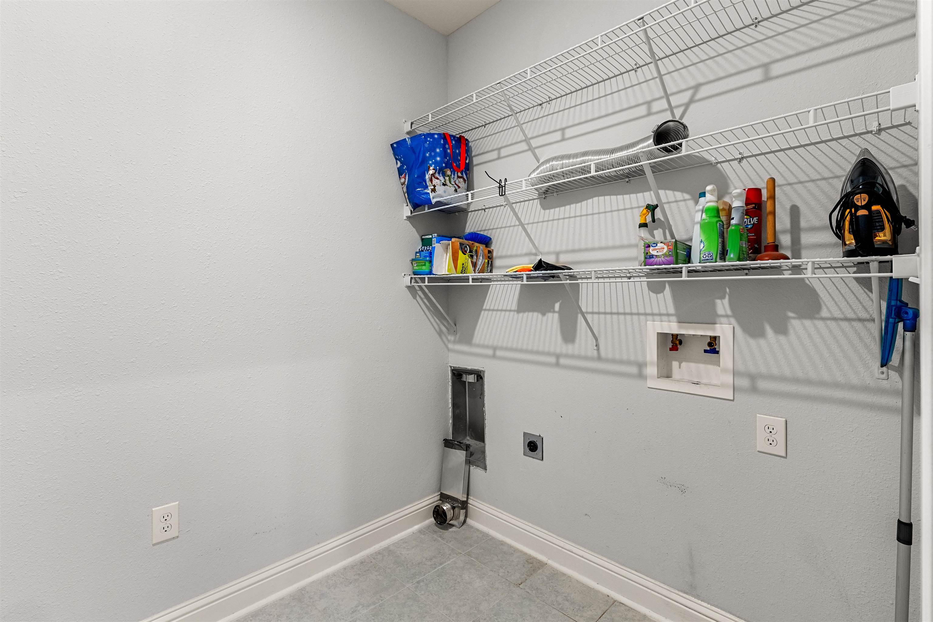 702 Holmes Avenue, Unit 702 Foley, AL 36535 - Photo 21 of 33 Laundry
