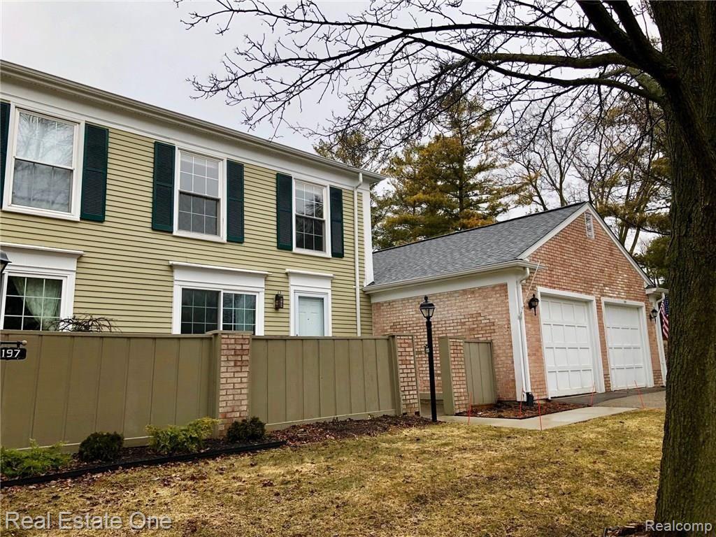 1195 Pine Ridge Court Rochester Hills, MI 48306 - Photo 1 of 10