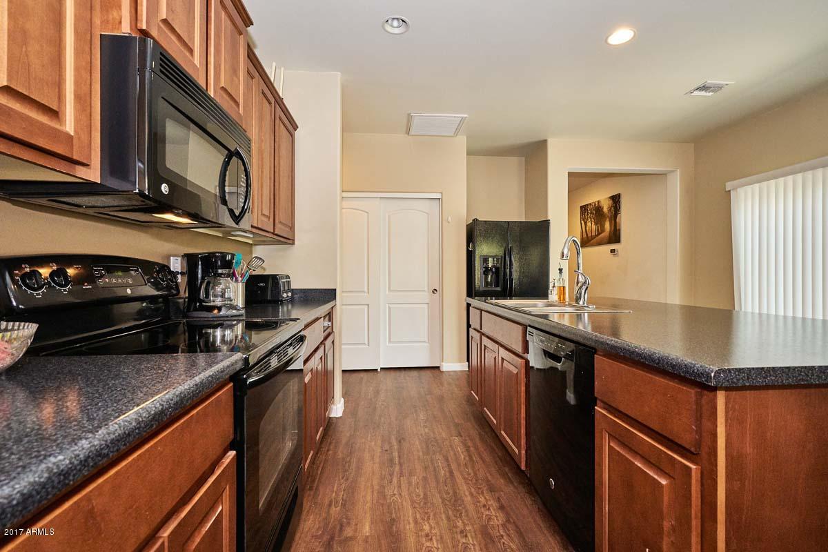 1539 East Apollo Road Phoenix, AZ 85042 - Photo 12 of 42 Kitchen3