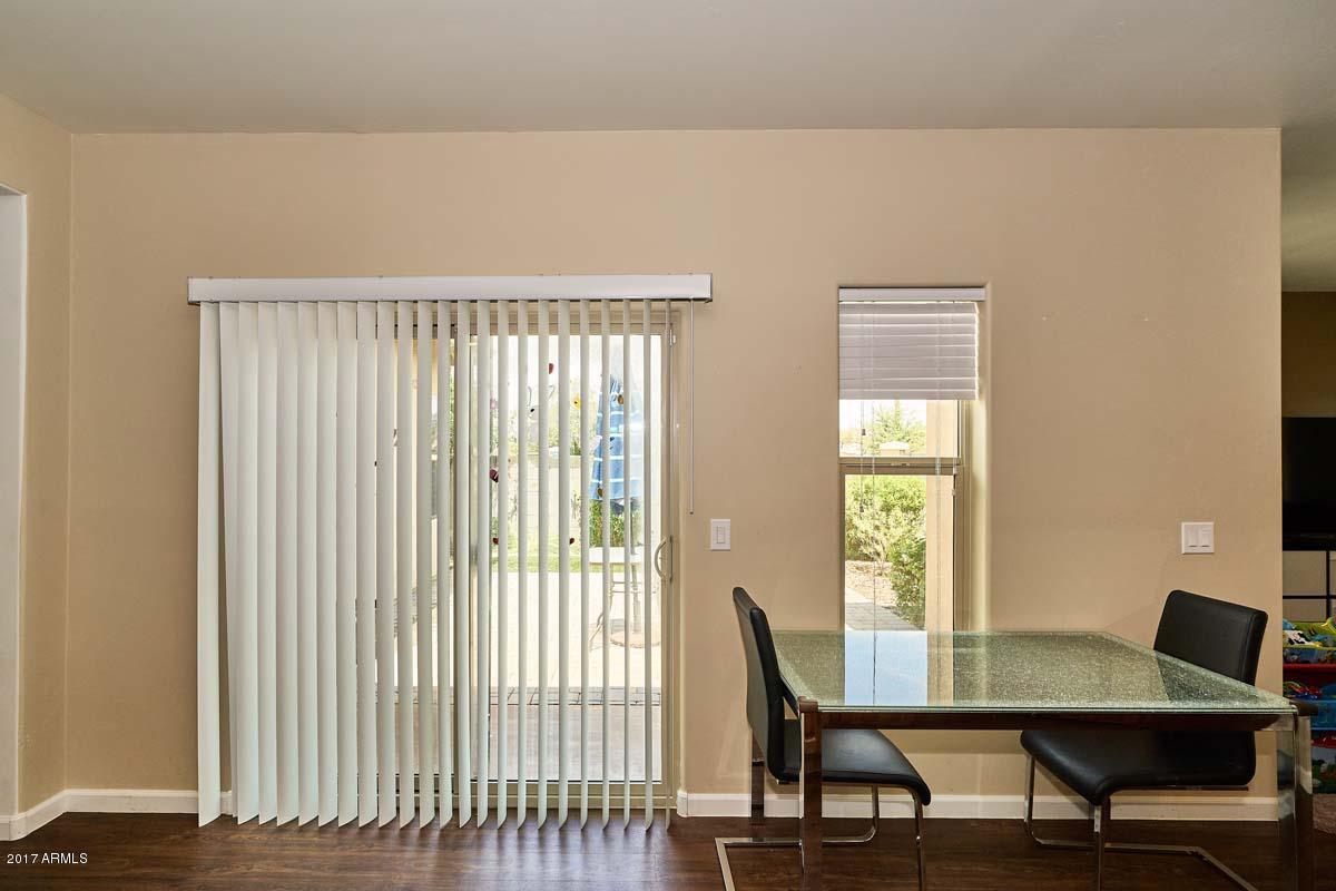 1539 East Apollo Road Phoenix, AZ 85042 - Photo 13 of 42 Breakfast Area
