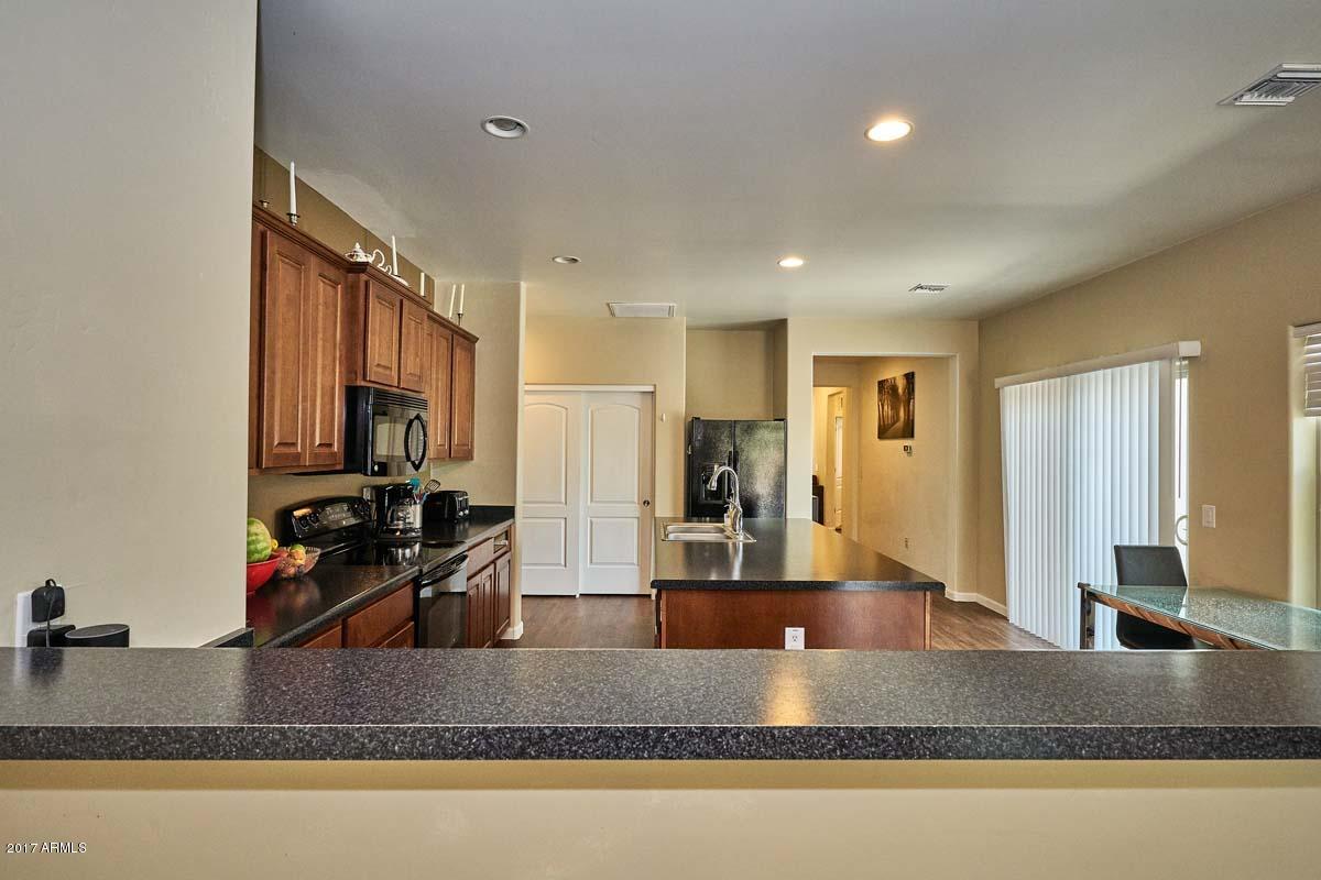 1539 East Apollo Road Phoenix, AZ 85042 - Photo 15 of 42 Kitchen-Breakfast Bar