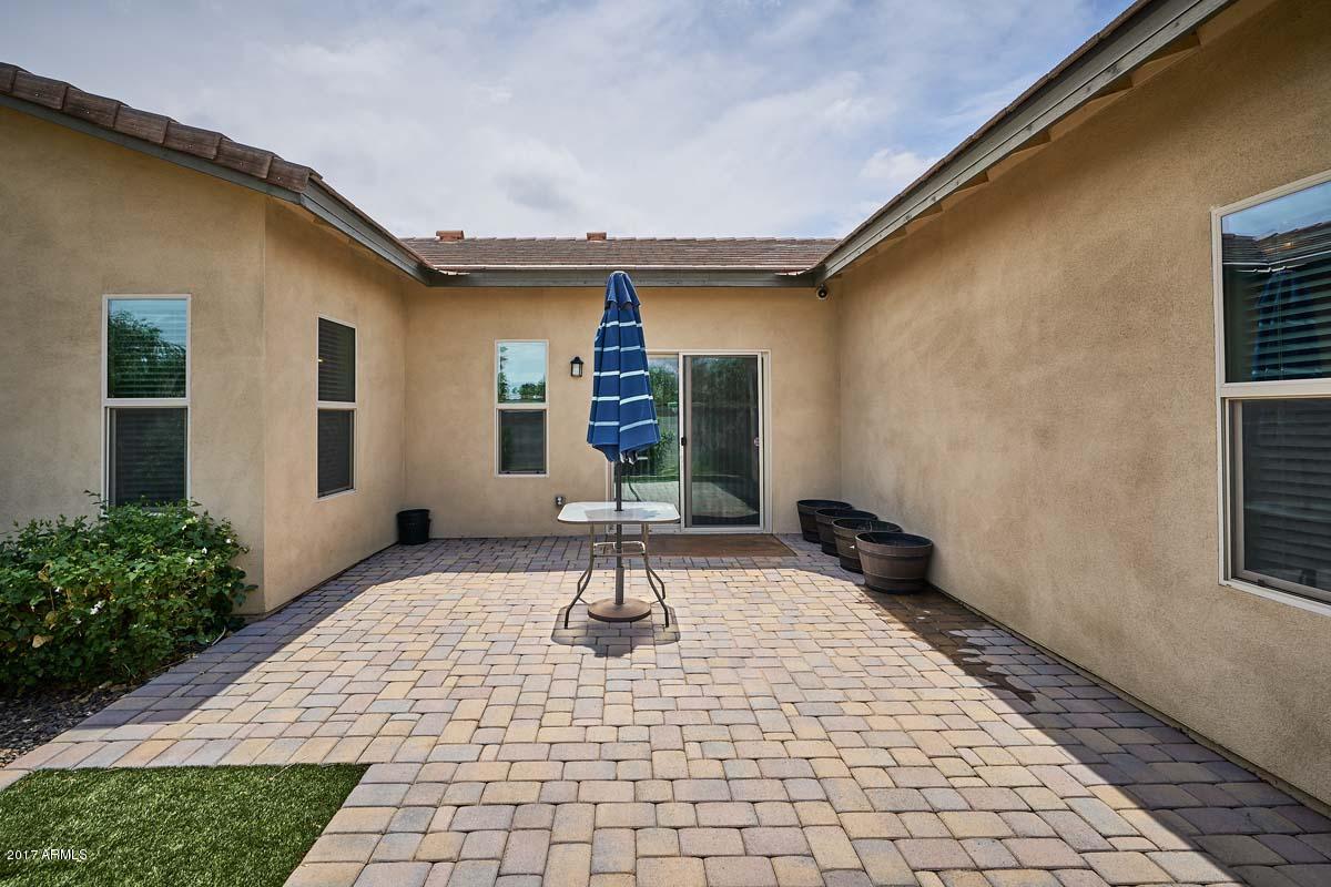 1539 East Apollo Road Phoenix, AZ 85042 - Photo 36 of 42 Courtyard