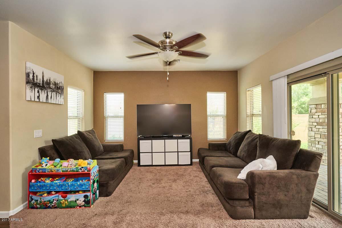 1539 East Apollo Road Phoenix, AZ 85042 - Photo 7 of 42 Great Room