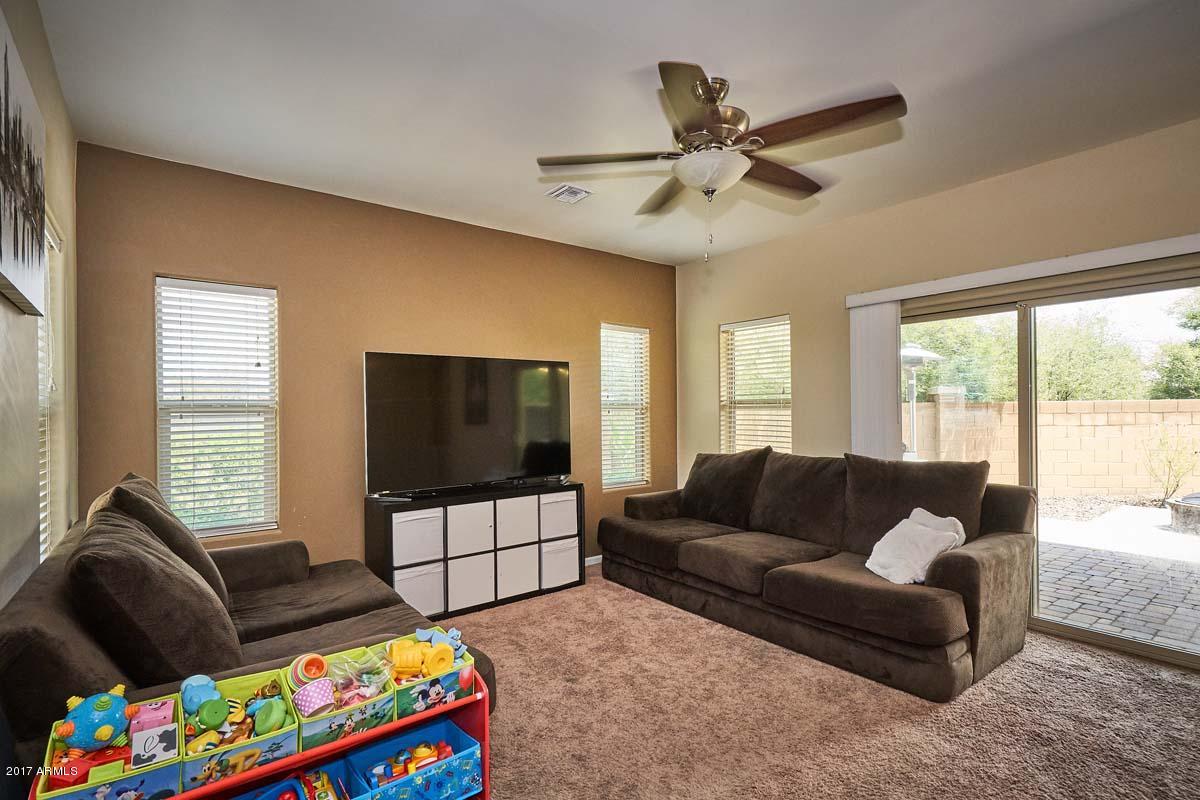 1539 East Apollo Road Phoenix, AZ 85042 - Photo 8 of 42 Great Room2