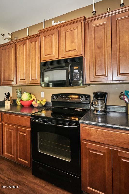 1539 East Apollo Road Phoenix, AZ 85042 - Photo 9 of 42 Kitchen-Range