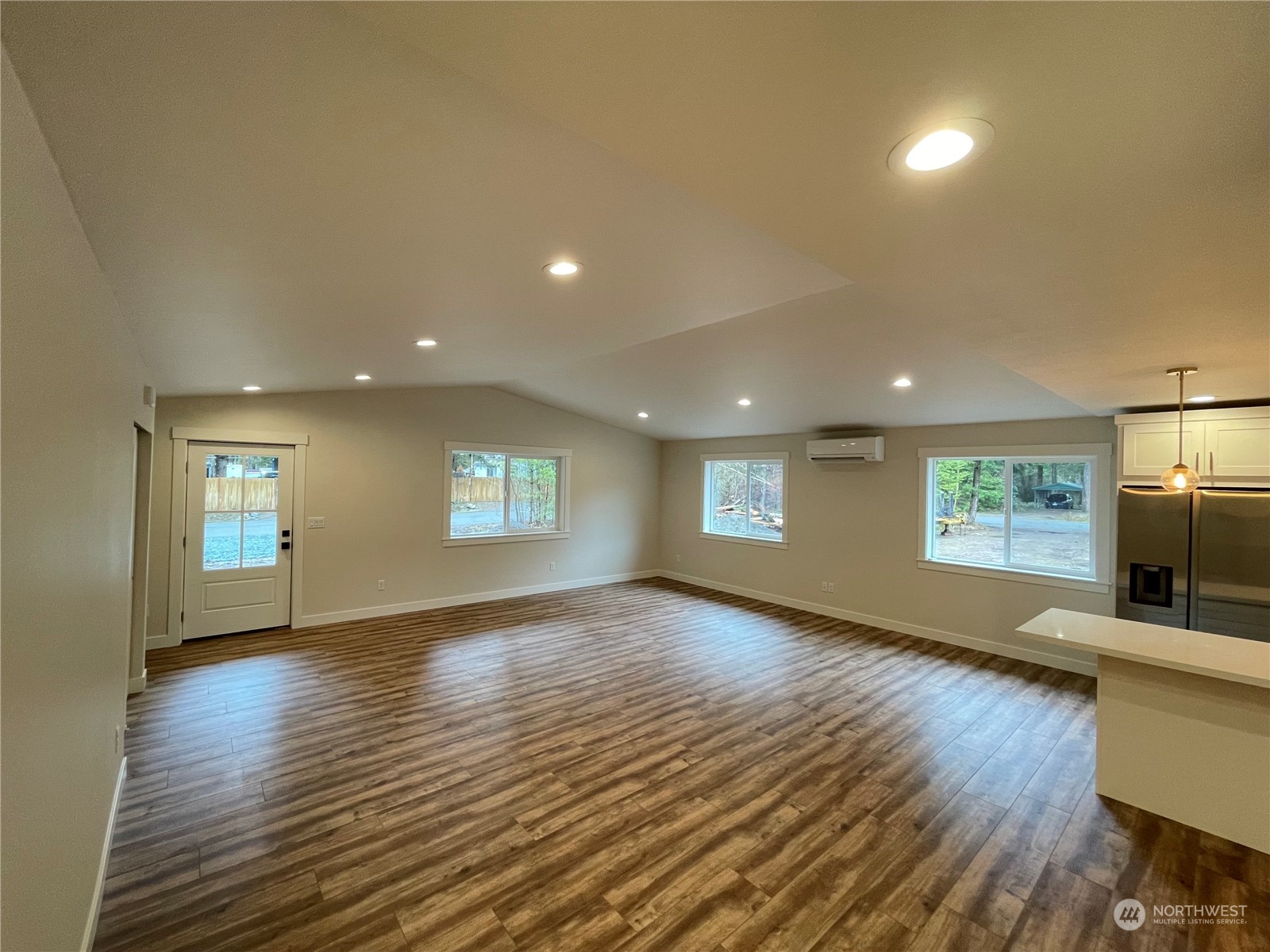 6173 Shamrock Road Maple Falls, WA 98266 - Photo 9 of 14 Gallery Image 9