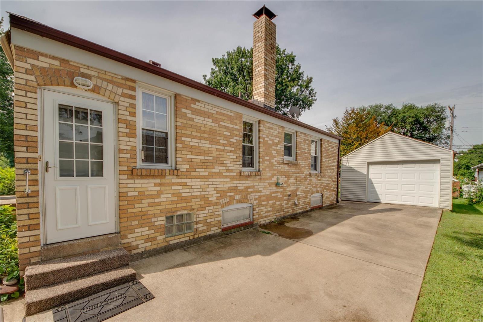 514 Doerr Street Roxana, IL 62084 - Photo 3 of 21 Gallery Image 3