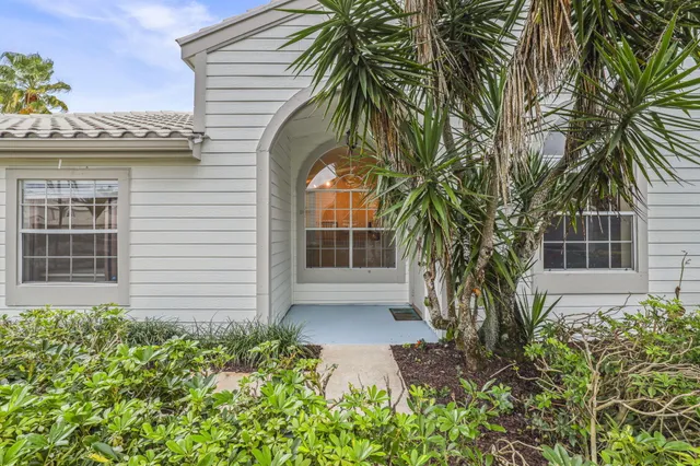 $425,000 | 8958 Southeast Riverfront Terrace, Jupiter, FL 33469