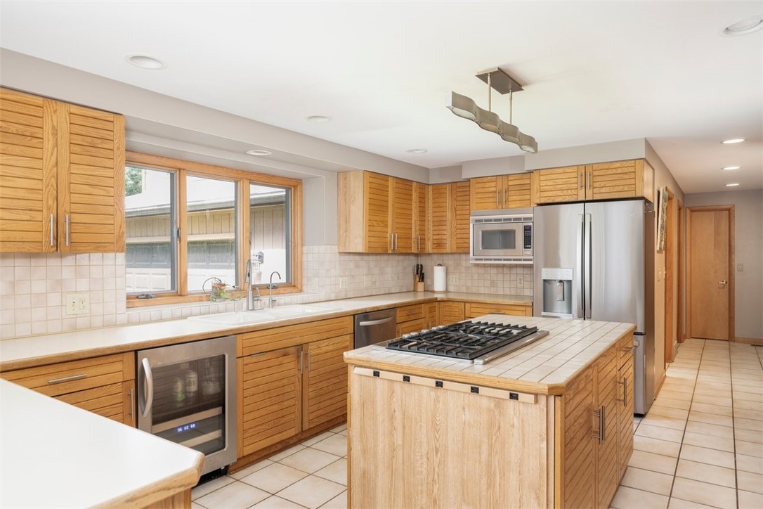 31 Buttonwood Lane Amherst, NY 14051 - Photo 11 of 33 Kitchen