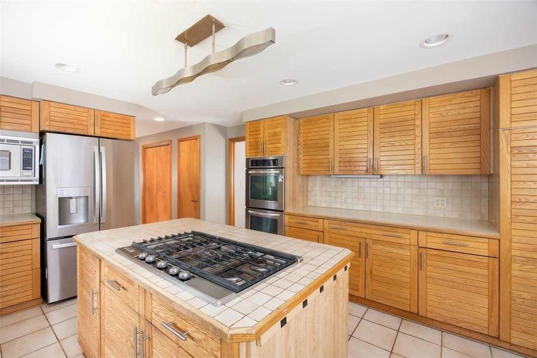 31 Buttonwood Lane Amherst, NY 14051 - Photo 12 of 33 Kitchen
