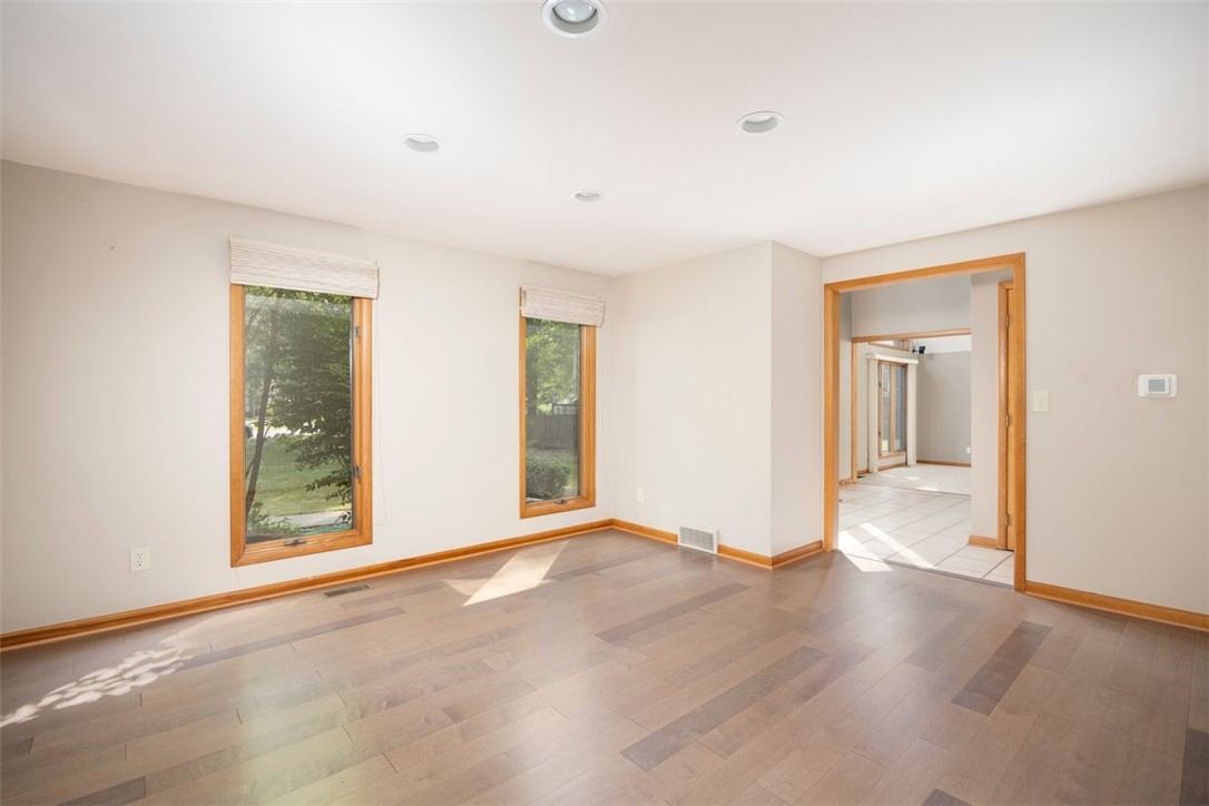 31 Buttonwood Lane Amherst, NY 14051 - Photo 15 of 33 Dining room