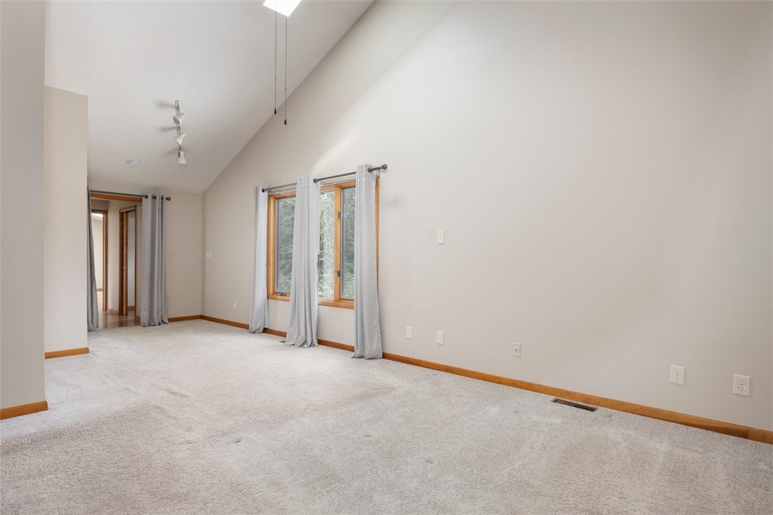 31 Buttonwood Lane Amherst, NY 14051 - Photo 19 of 33 Primary bedroom