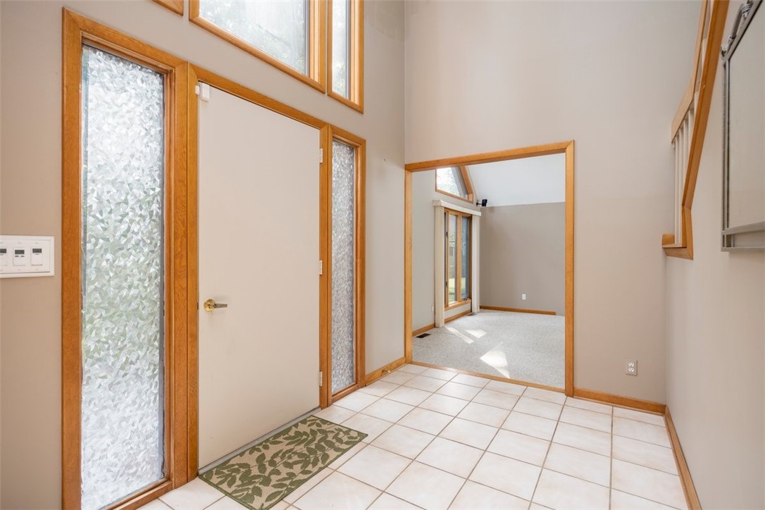 31 Buttonwood Lane Amherst, NY 14051 - Photo 2 of 33 Foyer