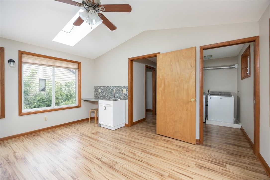 31 Buttonwood Lane Amherst, NY 14051 - Photo 23 of 33 Bonus room laundry