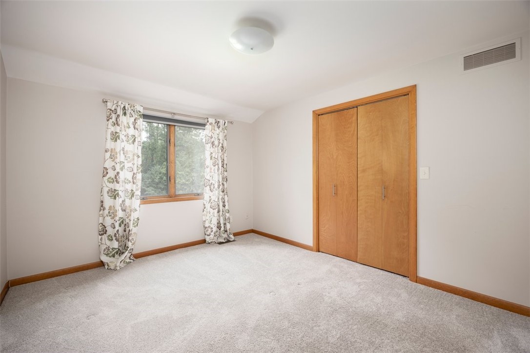 31 Buttonwood Lane Amherst, NY 14051 - Photo 25 of 33 Bedroom