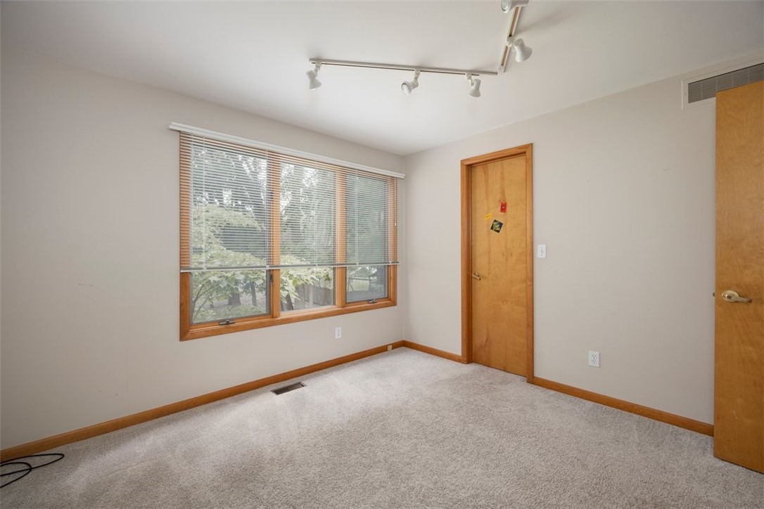 31 Buttonwood Lane Amherst, NY 14051 - Photo 26 of 33 Bedroom