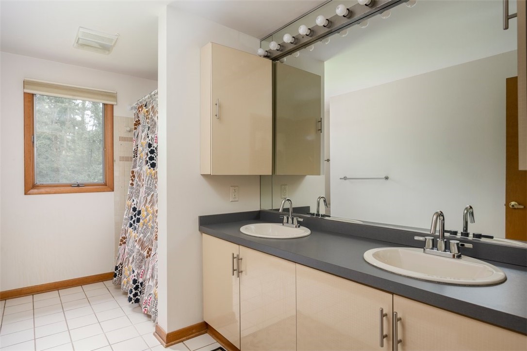 31 Buttonwood Lane Amherst, NY 14051 - Photo 27 of 33 Bathroom