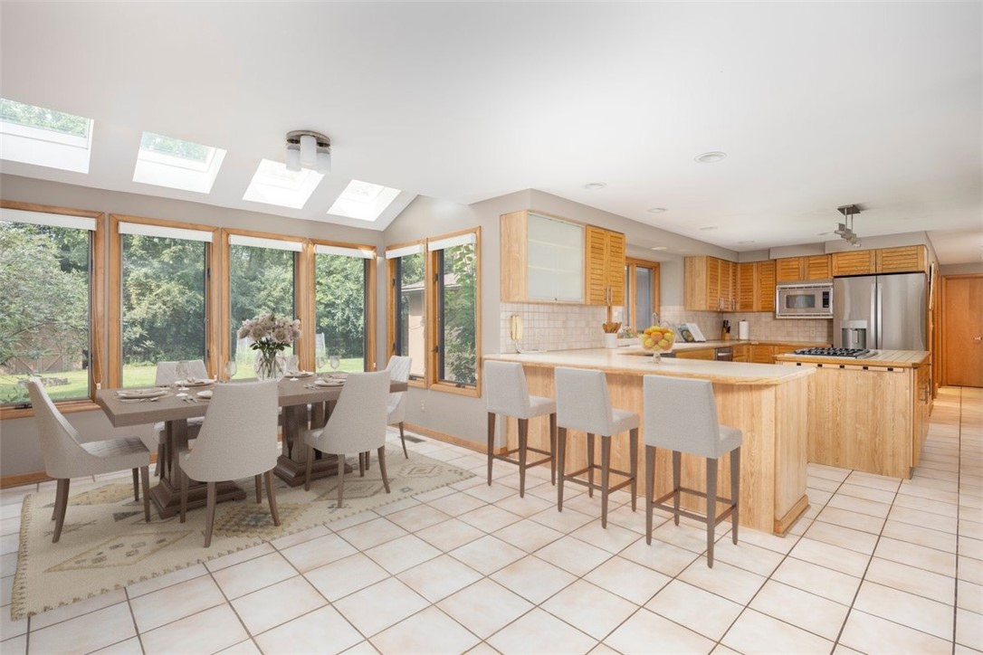 31 Buttonwood Lane Amherst, NY 14051 - Photo 7 of 33 Breakfast area