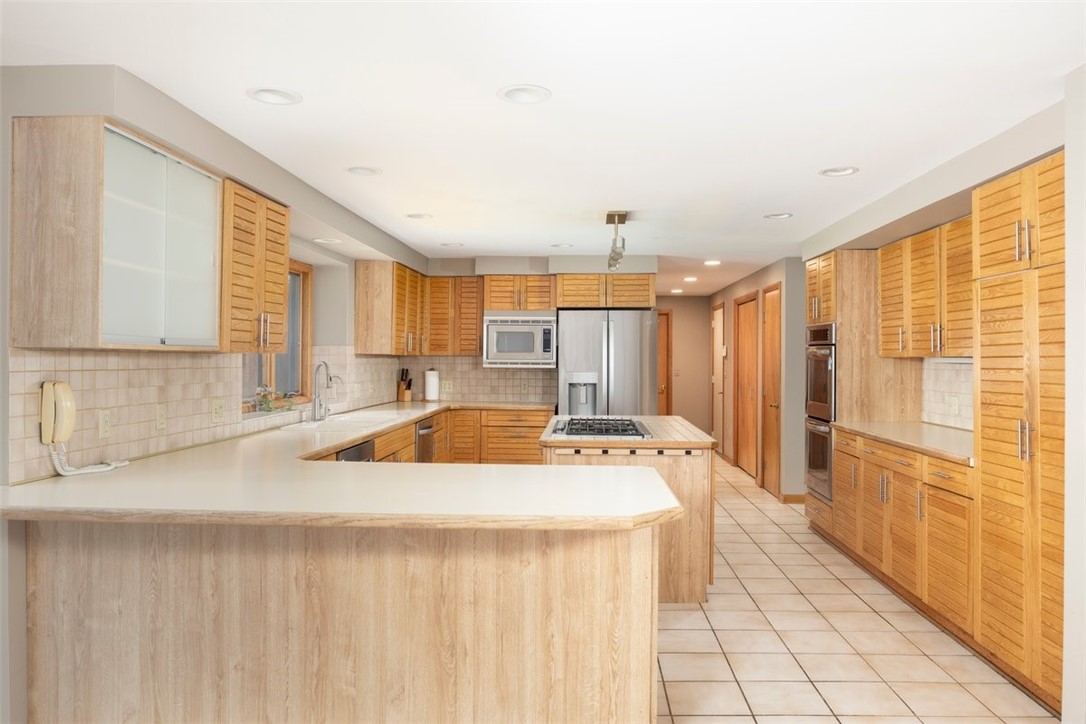 31 Buttonwood Lane Amherst, NY 14051 - Photo 10 of 33 Kitchen