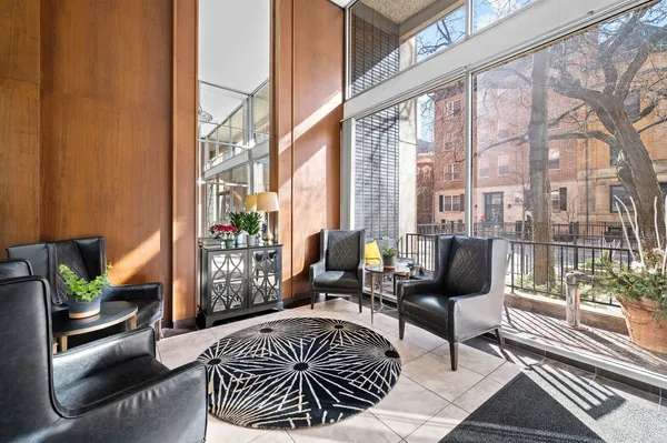 $2,150 | 30 East Division Street, Unit 14C, Chicago, IL 60610