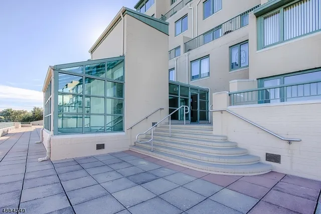 a view of entryway with a front door