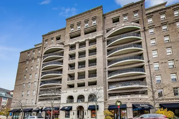 $965,000 | 151 West Wing Street, Unit 808, Arlington Heights, IL 60005