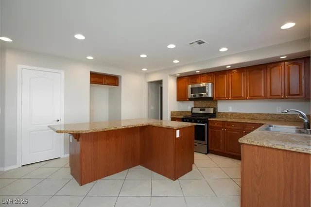 $2,800 | 3536 West Perching Bird Lane, North Las Vegas, NV 89084