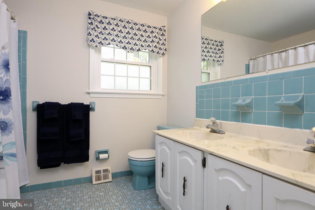711 Brainerd Road Exton, PA 19341 - Photo 28 of 38 Hall Bathroom w/Double sinks