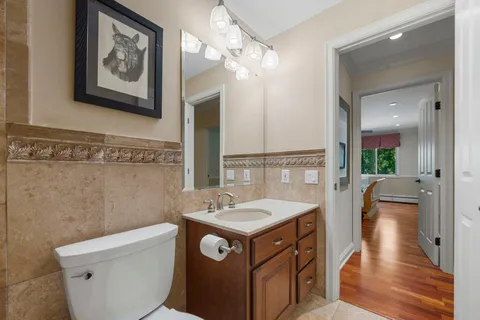 $330,000 | 205 Barry Avenue South, Unit 117, Wayzata, MN 55391