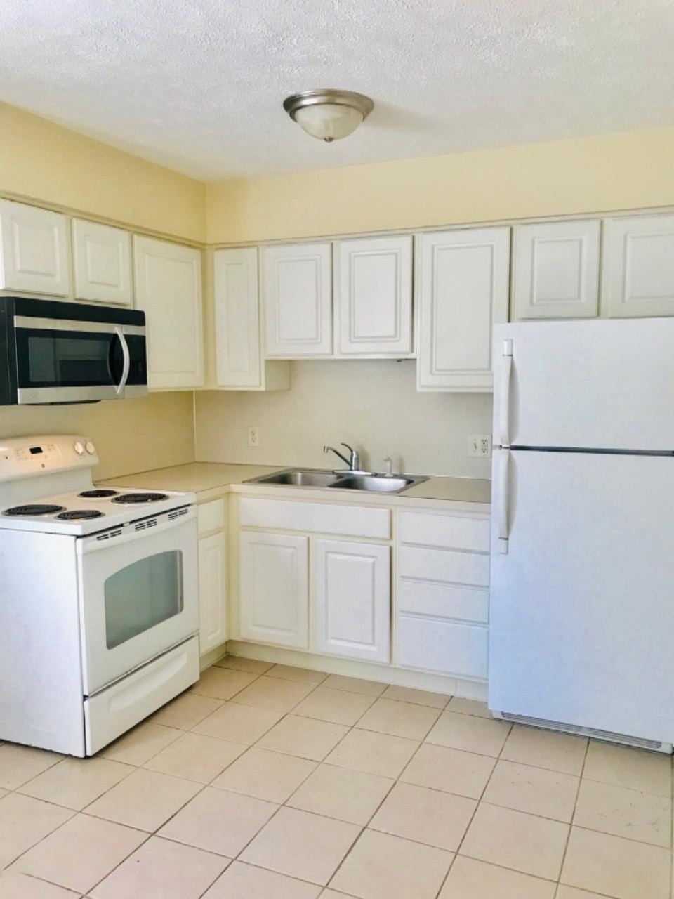 301 Riley Street, Unit 4 Holland, MI 49424 - Photo 5 of 13 IMG_0274