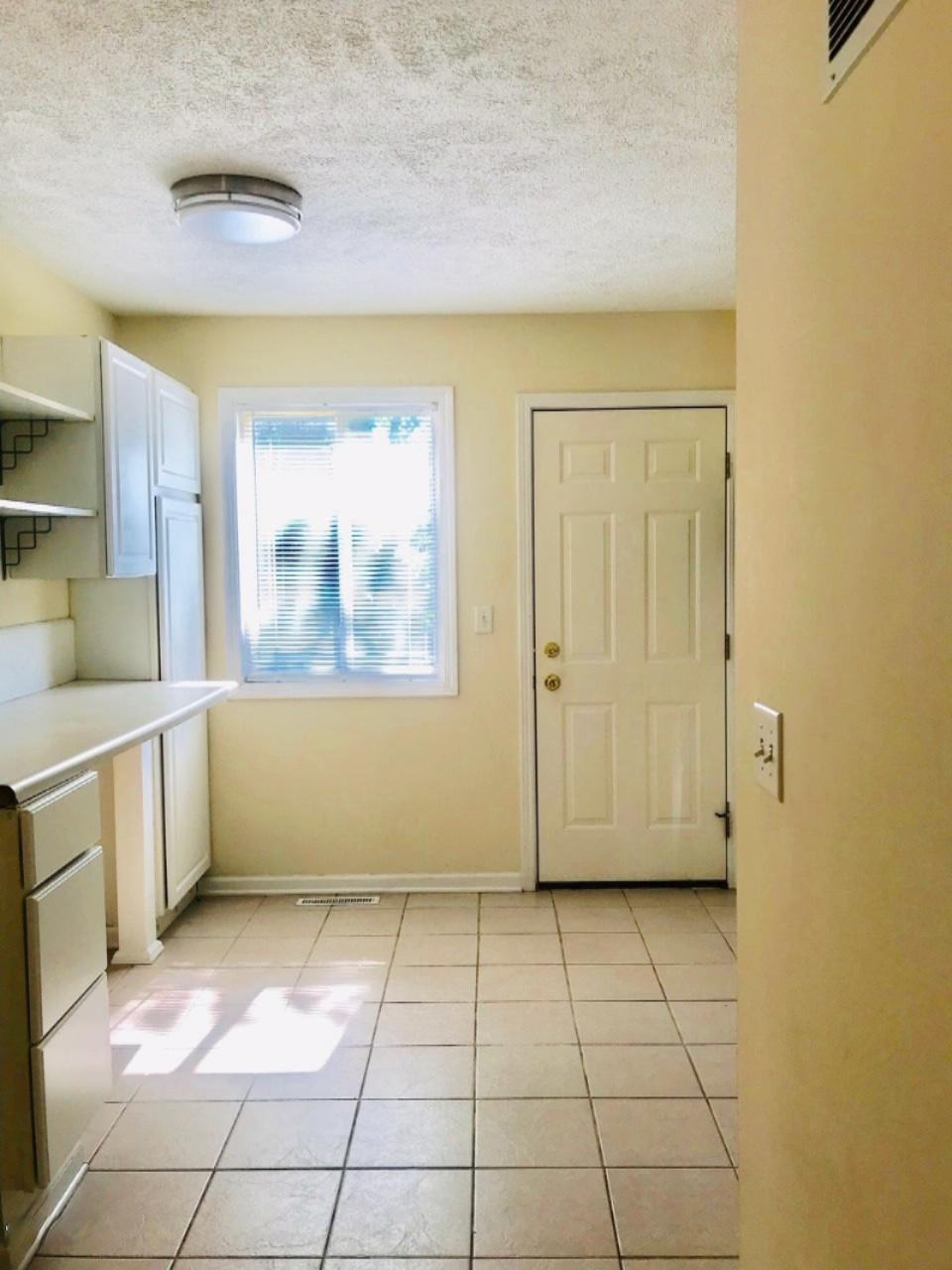 301 Riley Street, Unit 4 Holland, MI 49424 - Photo 6 of 13 IMG_0275