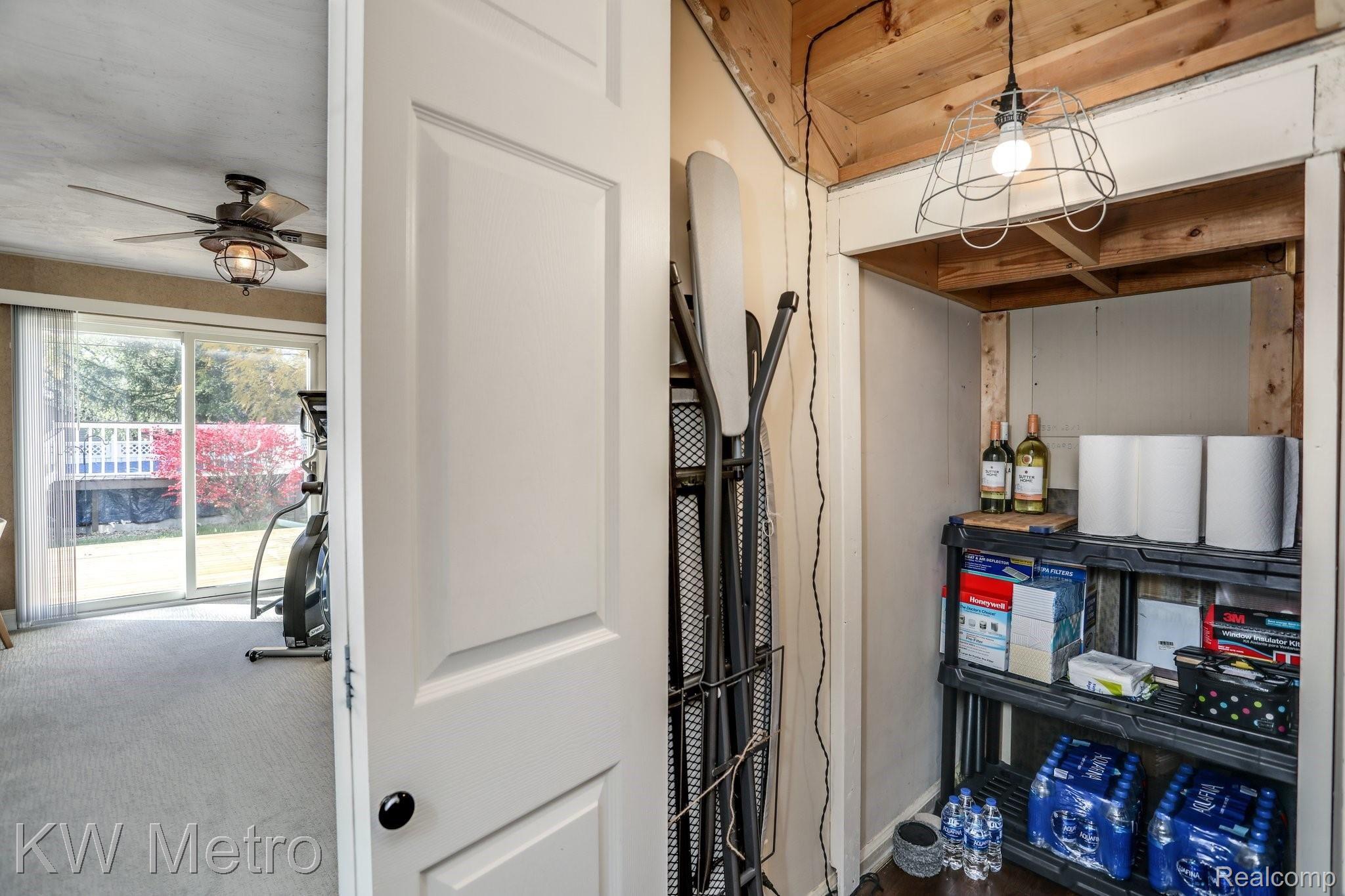 1527 Eaton Road Berkley, MI 48072 - Photo 18 of 36 Additional storage space.