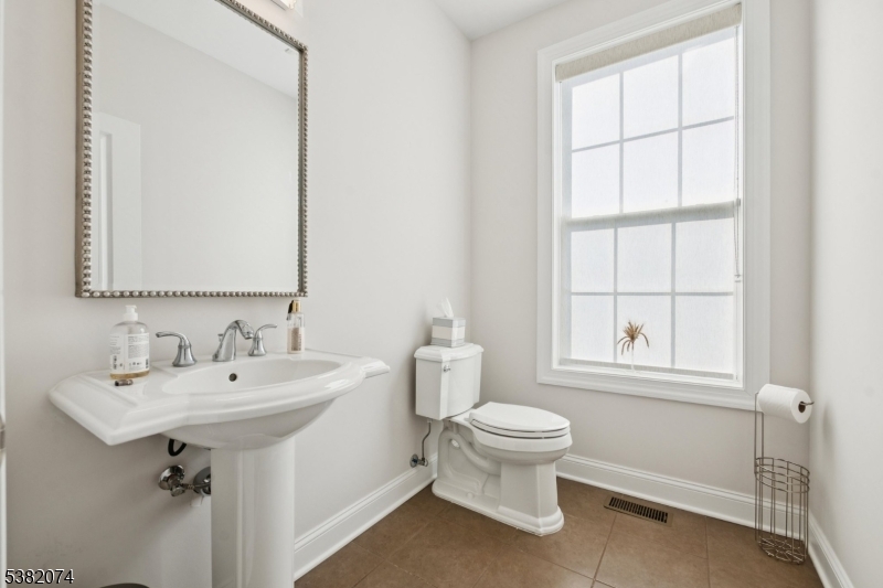 201 Monroe Court Whippany, NJ 07981 - Photo 14 of 36