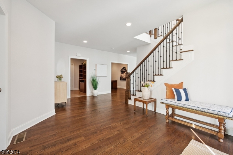 201 Monroe Court Whippany, NJ 07981 - Photo 2 of 36