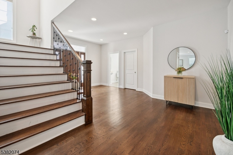 201 Monroe Court Whippany, NJ 07981 - Photo 3 of 36