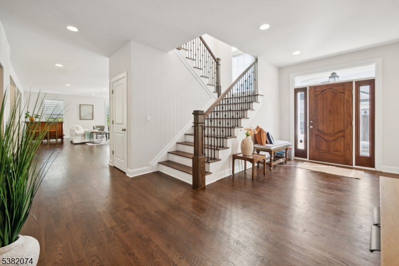 201 Monroe Court Whippany, NJ 07981 - Photo 4 of 36