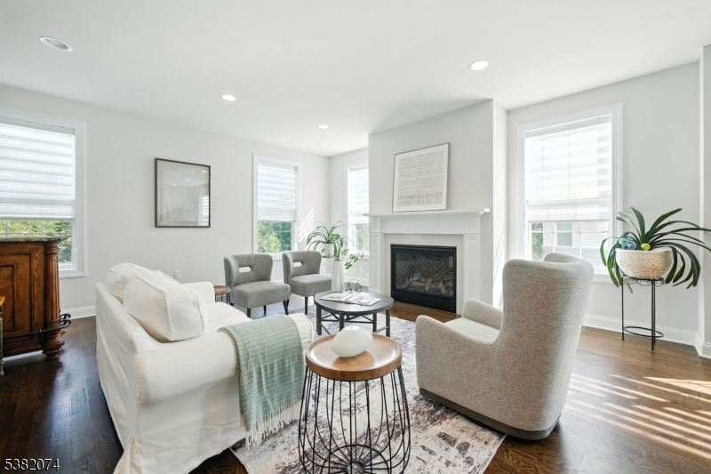 201 Monroe Court Whippany, NJ 07981 - Photo 5 of 36