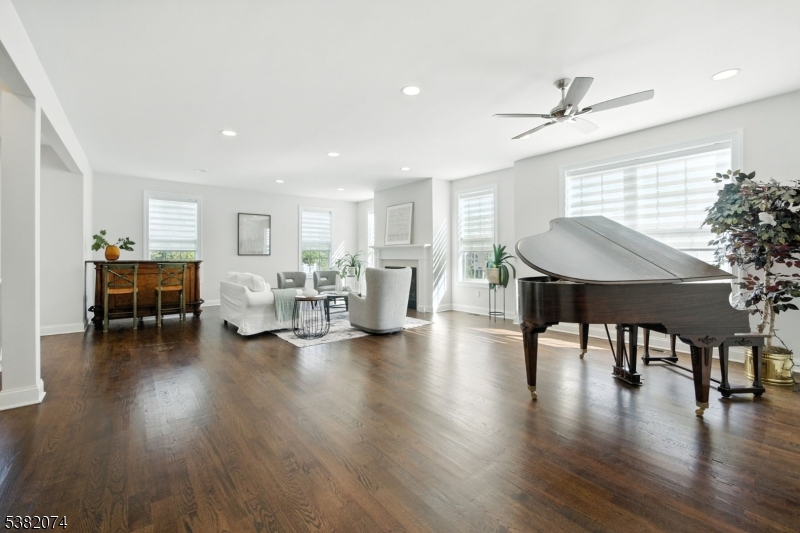 201 Monroe Court Whippany, NJ 07981 - Photo 8 of 36