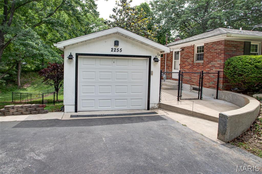 2255 Alby Street Alton, IL 62002 - Photo 10 of 67