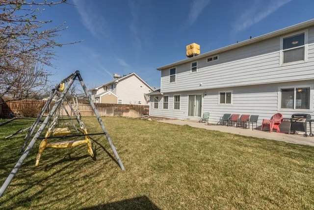 a view of a house with a backyard