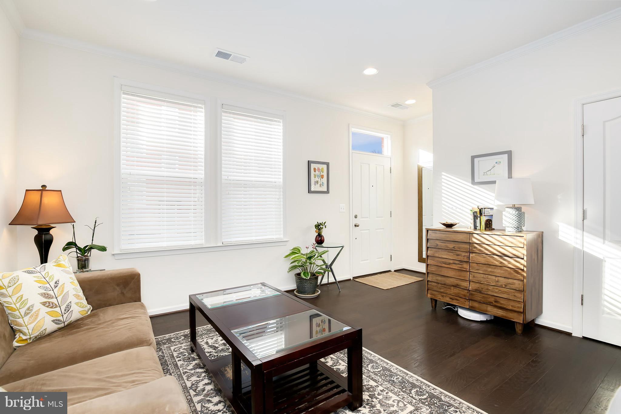8927 Quarry Road Manassas, VA 20110 - Photo 4 of 30 Living Room