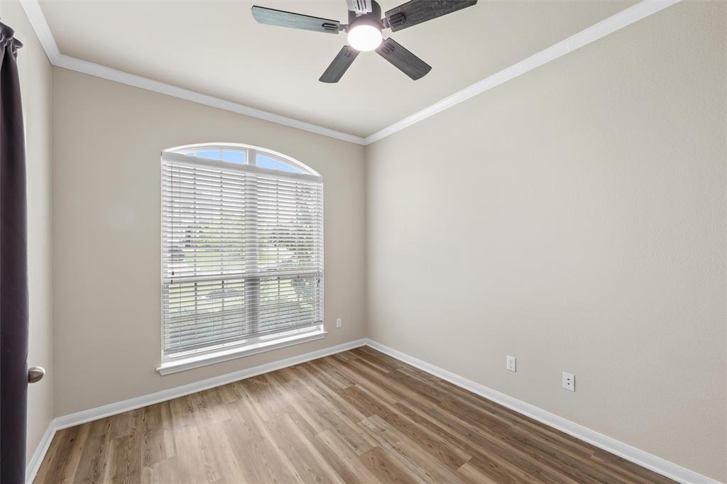 10860 Burnham Drive Waco, TX 76708 - Photo 4 of 36