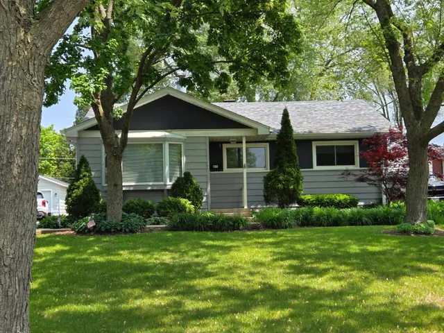 $339,000 | 215 Brice Avenue, Mundelein, IL 60060