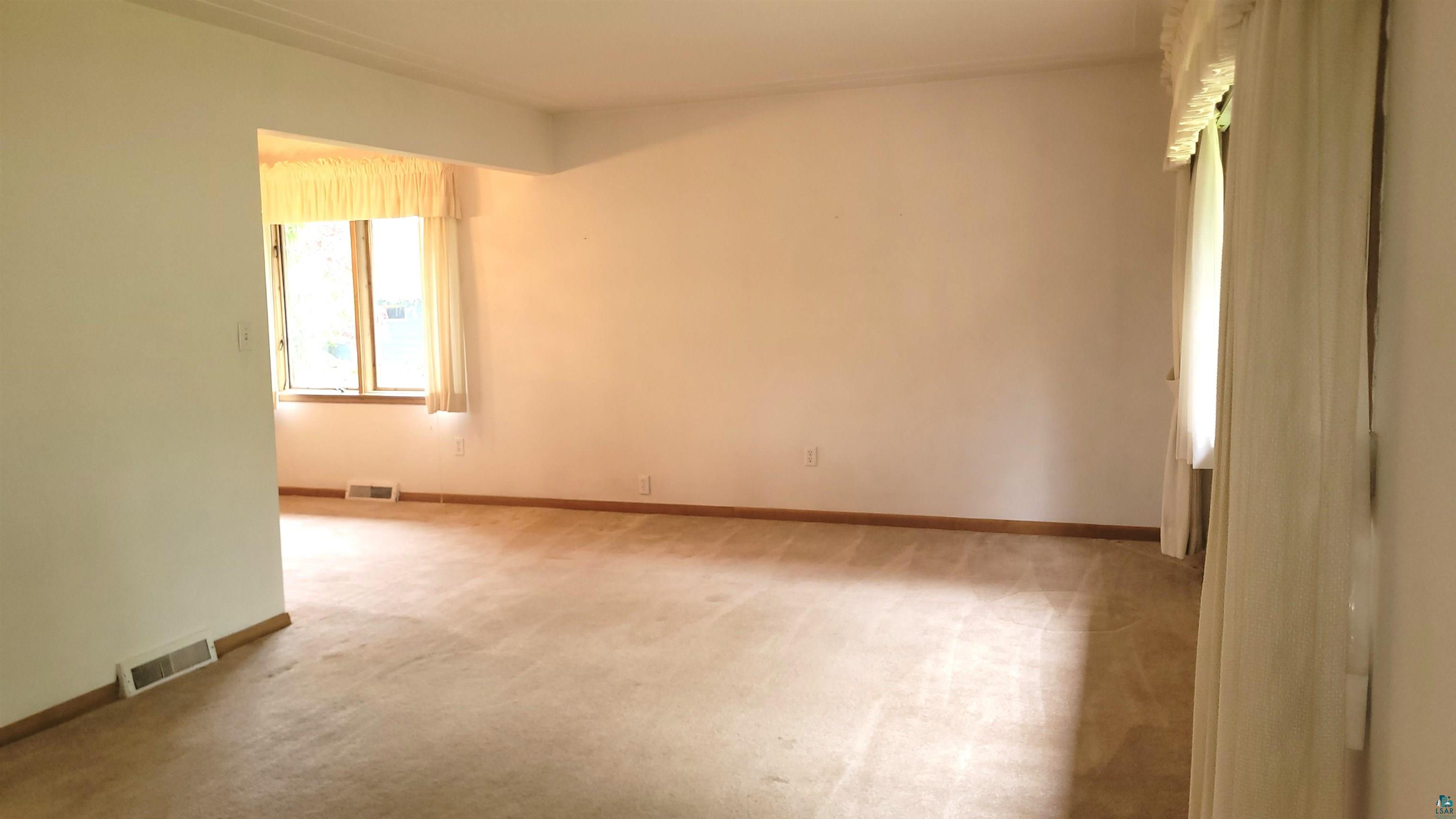 4428 Pitt Street Duluth, MN 55804 - Photo 3 of 23 Living room