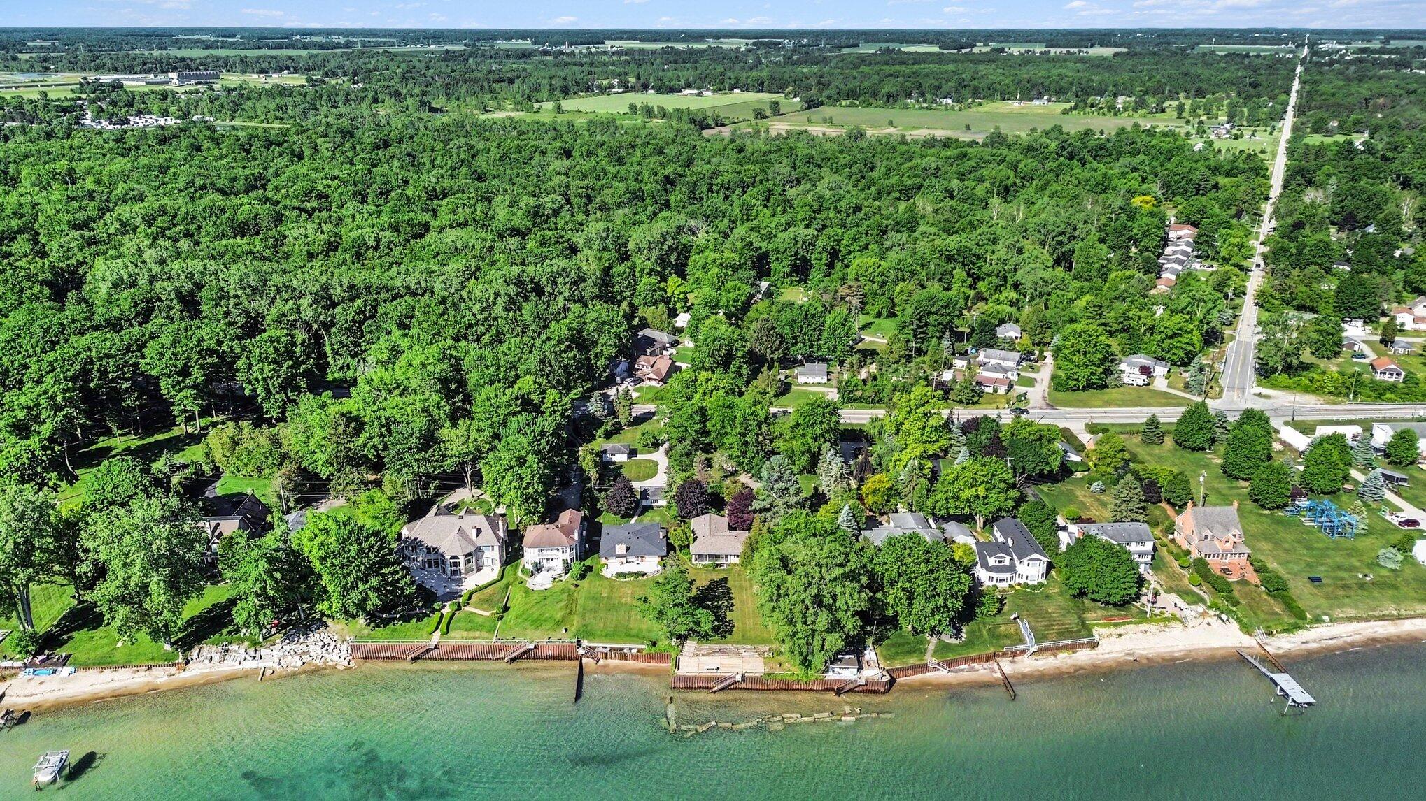 6458 Lakeshore Road Fort Gratiot, MI 48059 - Photo 33 of 36 035_file_5510