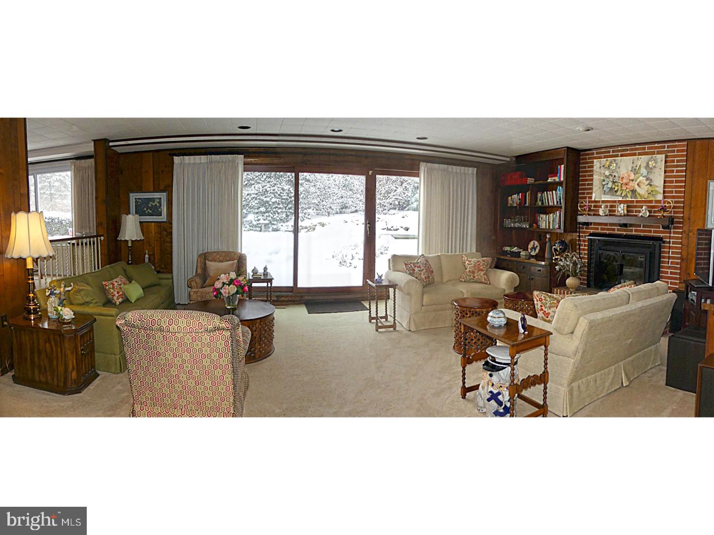 1626 Farr Road Wyomissing, PA 19610 - Photo 15 of 24 Family Room