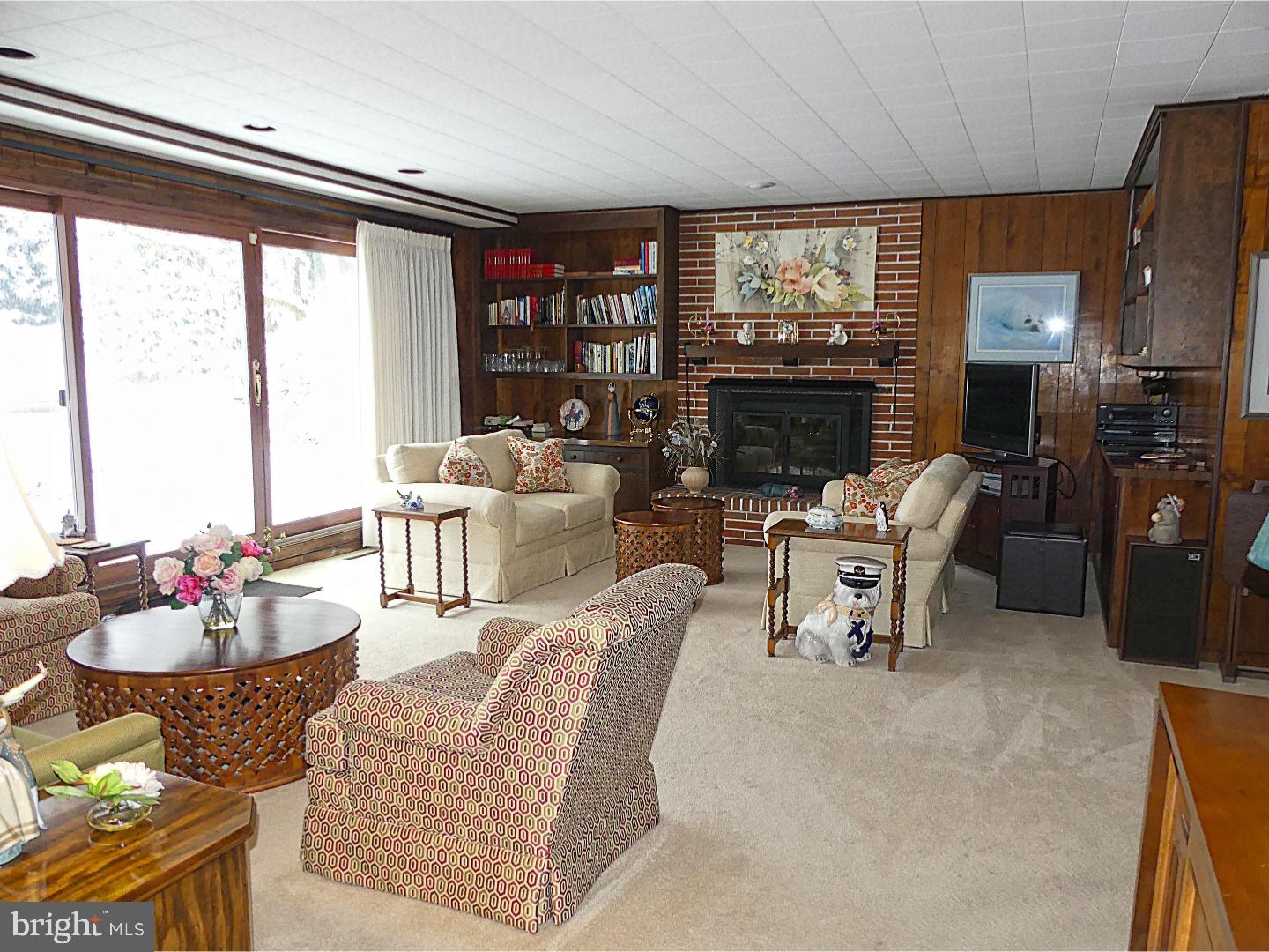 1626 Farr Road Wyomissing, PA 19610 - Photo 16 of 24 Family Room